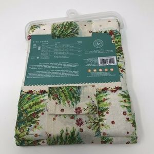 The Pioneer Woman Dining - The Pioneer Woman Holiday Tree Cheer Tablecloth The Pioneer Woman Dining - The Pioneer Woman Holiday Tree Cheer Tablecloth